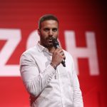 Ο πρόεδρος του ΣΥΡΙΖΑ έθεσε εκτός της ευρωομάδας τον Νίκο Παππά – Γρονθοκόπησε δημοσιογράφο