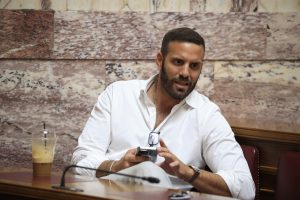 Θύελλα αντιδράσεων για την υπόθεση Παππά: Αναζητείται στο πλαίσιο του αυτοφώρου – Το χρονικό μέχρι τη μήνυση του δημοσιογράφου