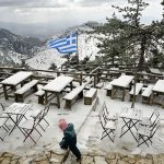 Ο καιρός παραμονή και ανήμερα της Πρωτοχρονιάς: Χιόνι… μέχρι τη θάλασσα – Πού θα το «στρώσει»