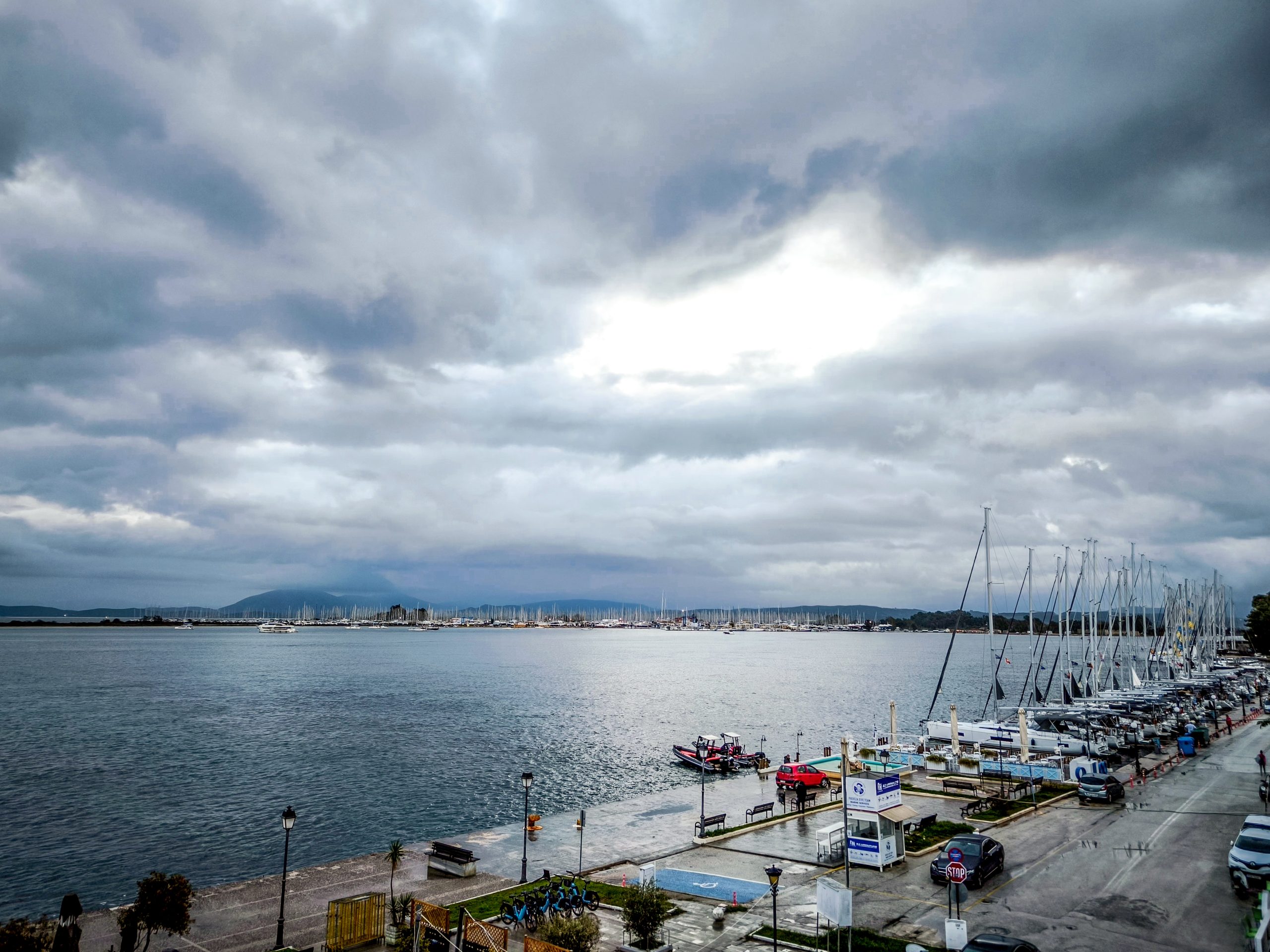 &Kappa;&alpha;&iota;&rho;ό&sigmaf;: &Beta;&rho;&omicron;&chi;&epsilon;&rho;ό &sigma;&kappa;&eta;&nu;&iota;&kappa;ό &kappa;&alpha;&iota; &lambda;ί&gamma;&alpha; &chi;&iota;ό&nu;&iota;&alpha; &sigma;&tau;&omicron;&nu; &delta;&rho;ό&mu;&omicron; &pi;&rho;&omicron;&sigmaf; &tau;&alpha; &Chi;&rho;&iota;&sigma;&tau;&omicron;ύ&gamma;&epsilon;&nu;&nu;&alpha; - &Eta; &pi;&rho;ό&gamma;&nu;&omega;&sigma;&eta; &tau;&eta;&sigmaf; &Epsilon;&lambda;ί&nu;&alpha;&sigmaf; &Kappa;&alpha;&rho;έ&tau;&sigma;&omicron;&upsilon;