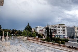 Κακοκαιρία προ των πυλών: Ισχυρές βροχές, καταιγίδες και θυελλώδεις άνεμοι – Πότε και πού θα χτυπήσουν