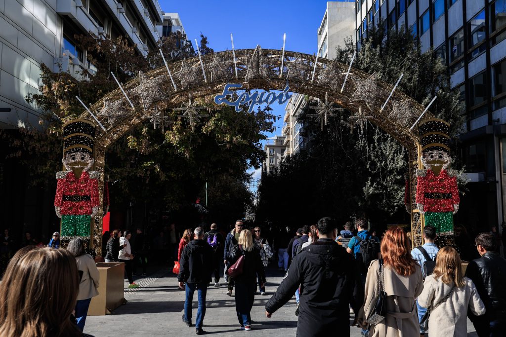 Ανοικτά τα καταστήματα την Κυριακή – Το ωράριο λειτουργίας τους