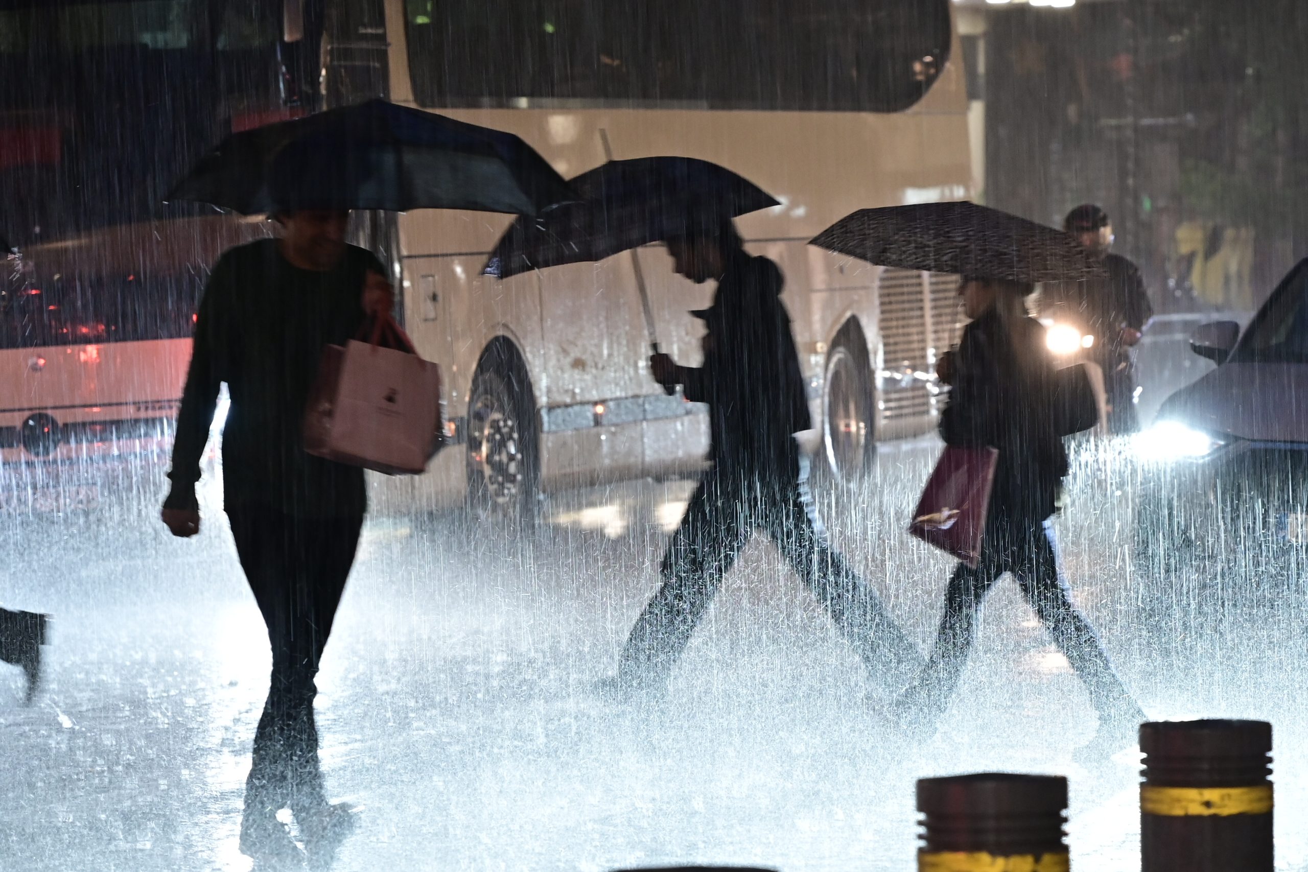 Κακοκαιρία Byron: Ισχυρή καταιγίδα στην Αττική - Πώς θα κινηθούν τα επικίνδυνα φαινόμενα