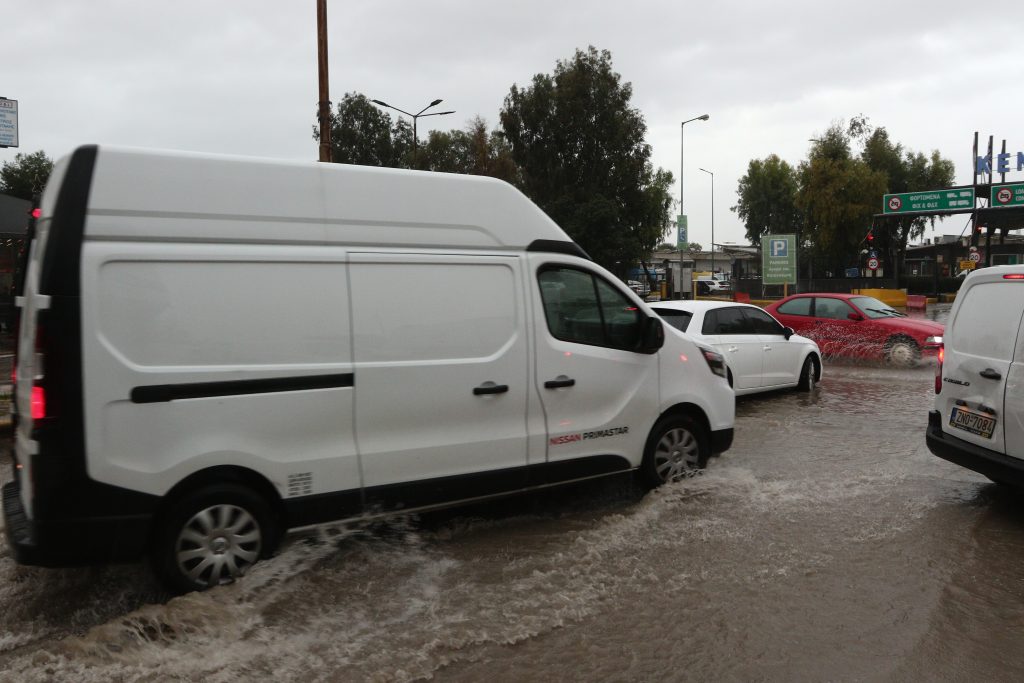 Κακοκαιρία Byron: Επιμένει και το Σάββατο – Η εξέλιξή της τις επόμενες ώρες