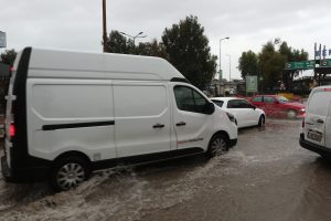 Κακοκαιρία Byron: Επιμένει και το Σάββατο – Η εξέλιξή της τις επόμενες ώρες