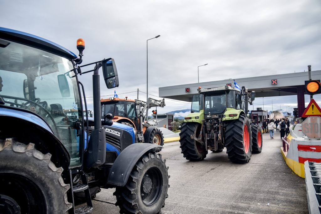 Αγρότες έσπασαν το μπλόκο στο ύψος του Κάστρου – Πώς κατάφεραν να αιφνιδιάσουν την Αστυνομία