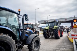 Αγρότες έσπασαν το μπλόκο στο ύψος του Κάστρου – Πώς κατάφεραν να αιφνιδιάσουν την Αστυνομία