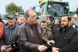 Φάμελλος στο μπλόκο της Νίκαιας: Στηρίζουμε τον δίκαιο αγώνα των αγροτών και τα αιτήματά τους