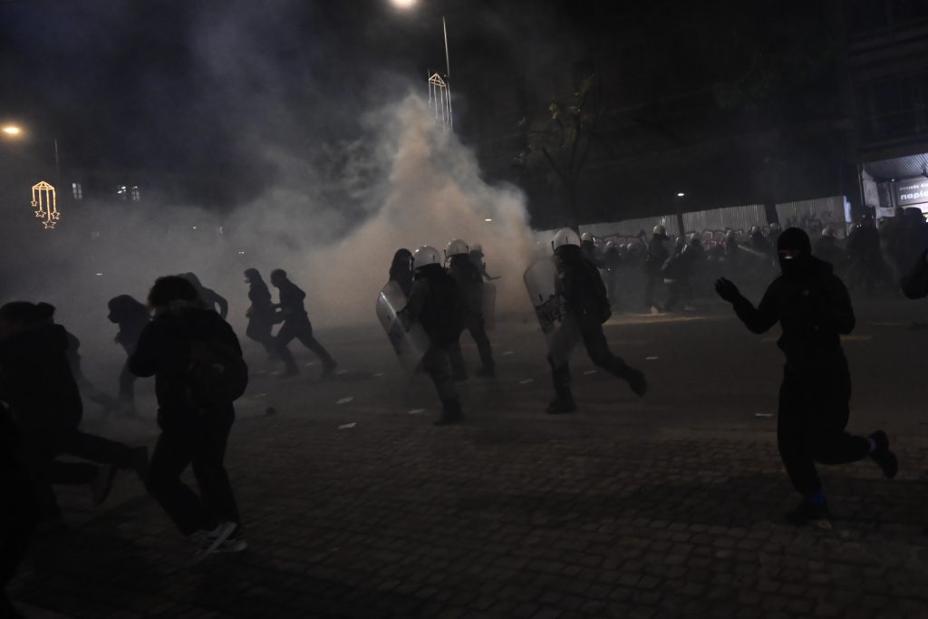 Η ανακοίνωση της ΕΛΑΣ για τα επεισόδια στο κέντρο της Αθήνας – Έγιναν 19 συλλήψεις