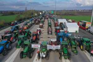 Αγρότες: Ώρα αποφάσεων για τα μπλόκα μετά την πρόσκληση Μητσοτάκη – Τα «αγκάθια» και οι δεσμεύσεις