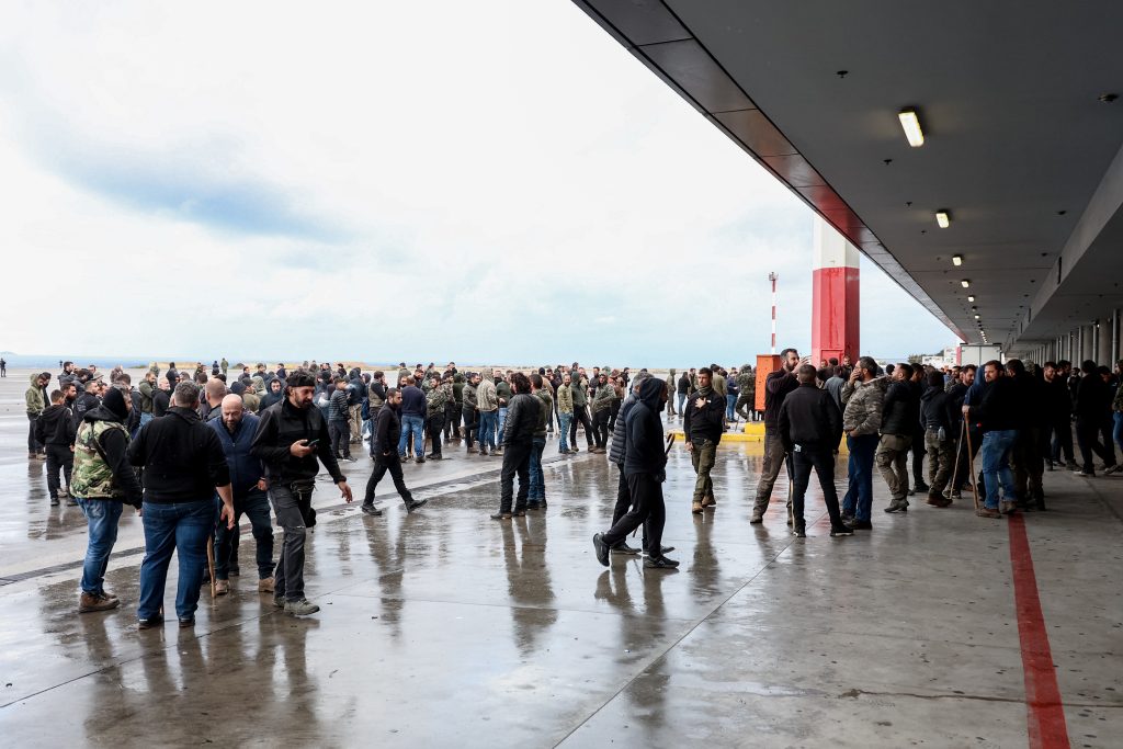 Σταματά η κάταληψη στο αεροδρόμιο Ηρακλείου – Αποχωρούν ειρηνικά οι αγρότες