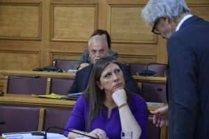 Στο «κόκκινο» η ένταση μεταξύ Κωνσταντοπούλου – «Φραπέ» – Κατήγγειλε ότι ο Ξυλούρης φώναζε ότι θα την σκοτώσει