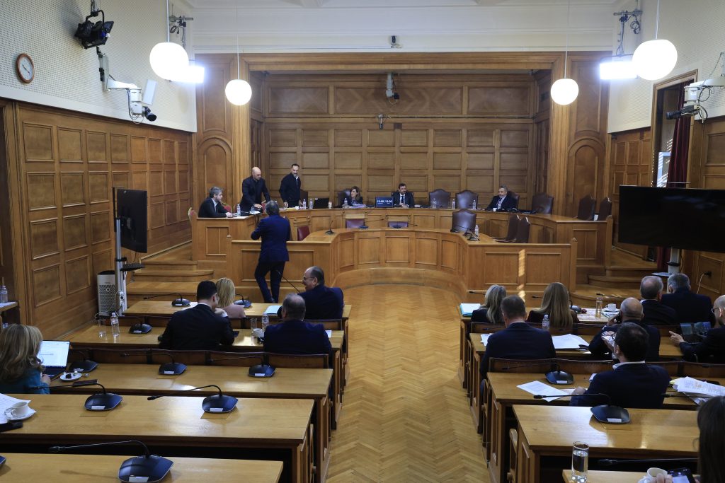 Πώς απέκτησε Porsche ο γιος του «Φραπέ» – Η απάντηση Ξυλούρη στην Εξεταστική