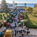 Σκληραίνουν τη στάση τους οι αγρότες: Με τρακτέρ στο λιμάνι της Ηγουμενίτσας – Κλειστός ο μεθοριακός σταθμός του Προμαχώνα