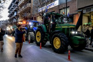 Λάρισα: Συγκέντρωση αγροτών στην Κεντρική Πλατεία για τη δίκη δύο συναδέλφων τους