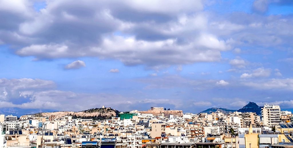 Καιρός: Με ηλιοφάνεια και η Τρίτη, πότε αλλάζει το σκηνικό – Πρόγνωση από την Ελίνα Καρέτσου