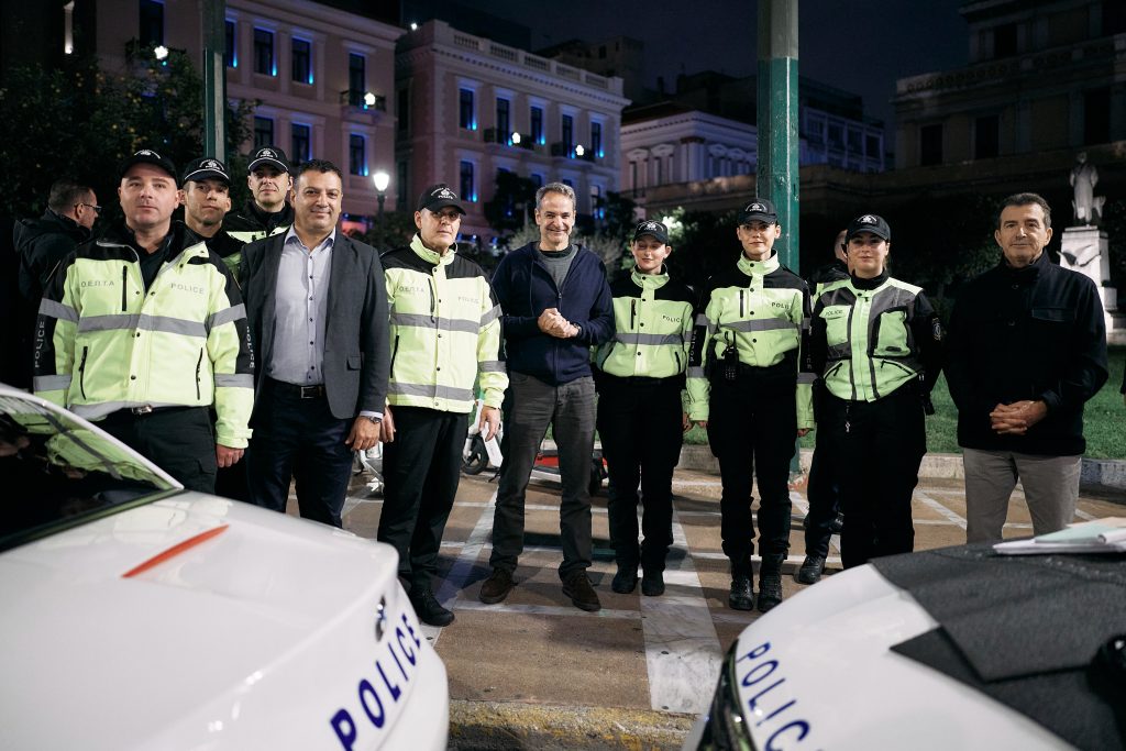 Βίντεο Μητσοτάκη στο TikTok από το μπλόκο της Τροχαίας για αλκοτέστ: «Ευχαριστούμε, κυριολεκτικά σώζετε ζωές»