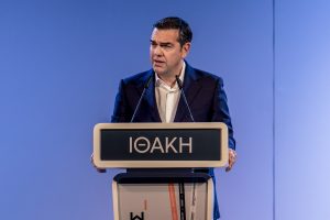 Αλ. Τσίπρας: Η κρίση εμπιστοσύνης στους θεσμούς απειλεί τη Δημοκρατία