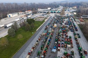 Σφίγγει ο κλοιός των αγροτικών κινητοποιήσεων – Το πρόγραμμα των μπλόκων για τις ημέρες των γιορτών