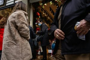 Τα τελευταία ψώνια του 2025 – Μέχρι τι ώρα θα είναι ανοιχτά τα καταστήματα