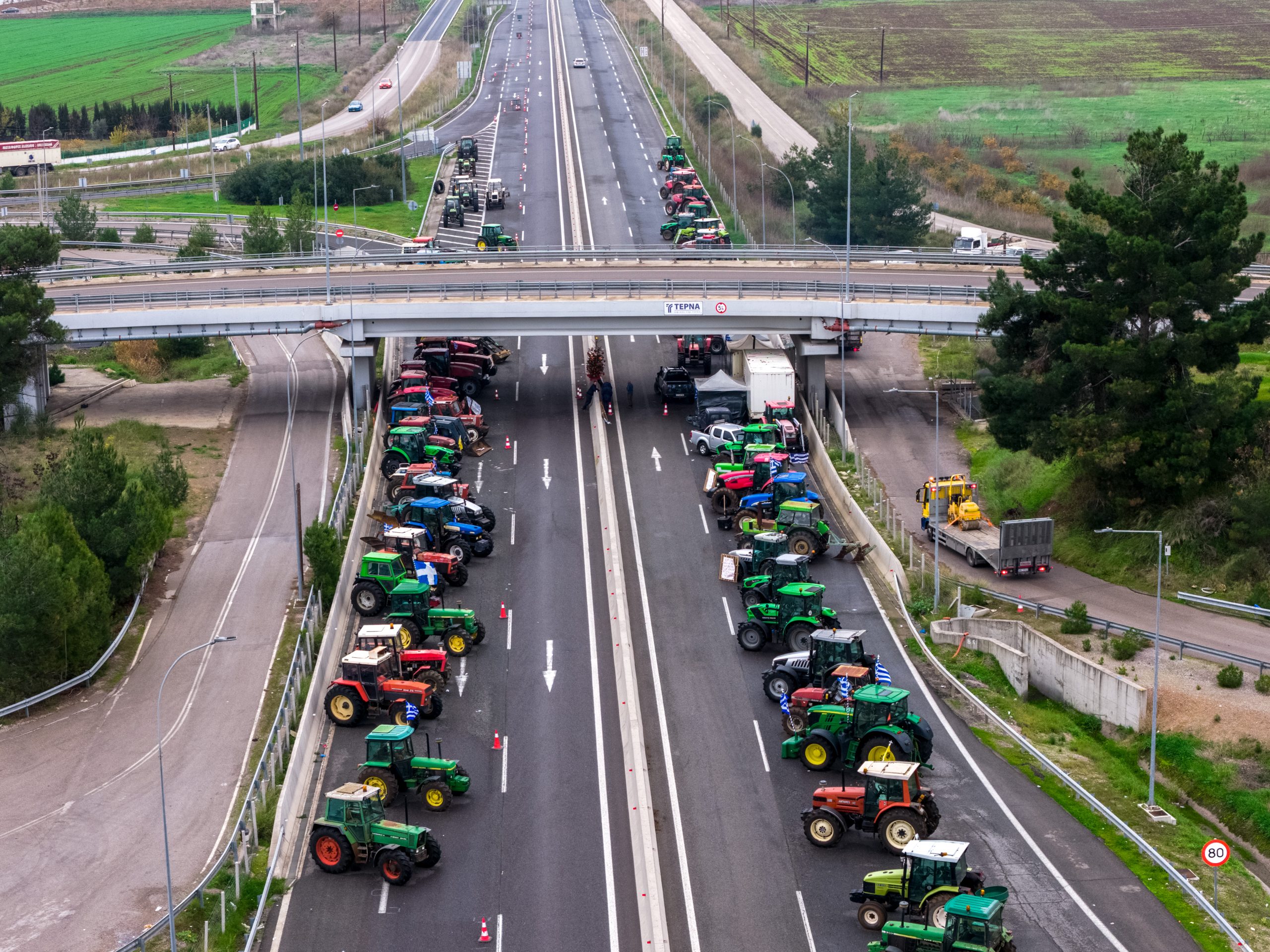 &Alpha;&gamma;&rho;&omicron;&tau;&iota;&kappa;ό&sigmaf; &alpha;&nu;&alpha;&beta;&rho;&alpha;&sigma;&mu;ό&sigmaf; &mu;&epsilon;&tau;ά &tau;&alpha; &Chi;&rho;&iota;&sigma;&tau;&omicron;ύ&gamma;&epsilon;&nu;&nu;&alpha;: &Sigma;ύ&sigma;&kappa;&epsilon;&psi;&eta;-&kappa;&lambda;&epsilon;&iota;&delta;ί &sigma;&tau;&eta; &Nu;ί&kappa;&alpha;&iota;&alpha; &kappa;&alpha;&iota; &sigma;&chi;έ&delta;&iota;&alpha; &gamma;&iota;&alpha; &kappa;&lambda;&iota;&mu;ά&kappa;&omega;&sigma;&eta;