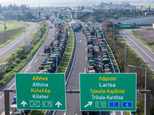 «Οδύσσεια» για τους εκδρομείς των Χριστουγέννων: Δίνουν λωρίδες κυκλοφορίας οι αγρότες – Ενστάσεις της ΕΛΑΣ για θέματα ασφαλείας