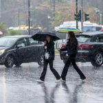 Καταρρακτώδης βροχή στην Αθήνα: Χάος στους δρόμους – Πού εντοπίζονται ισχυρά φαινόμενα (video)