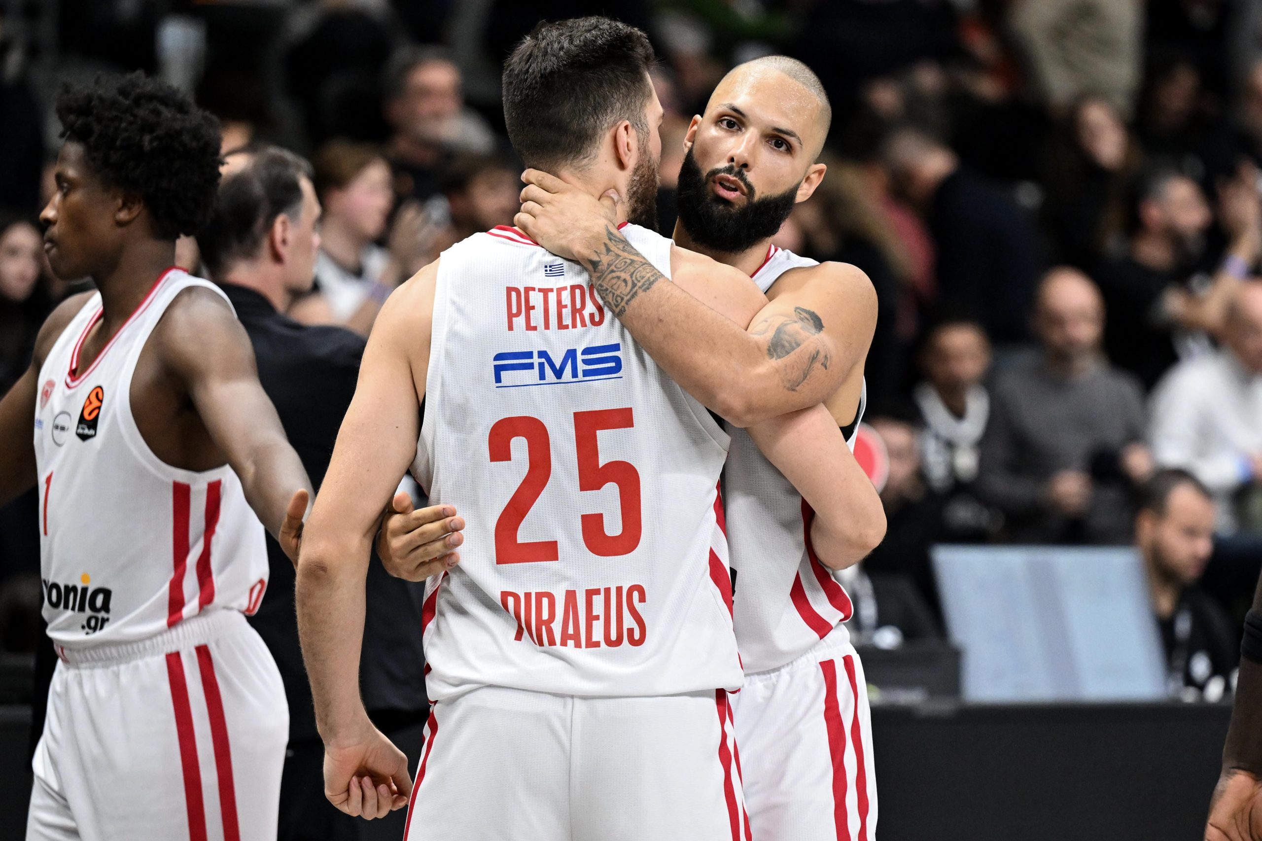 &Omicron; &Phi;&omicron;&upsilon;&rho;&nu;&iota;έ έ&sigma;&omega;&sigma;&epsilon; &tau;&alpha; &Chi;&rho;&iota;&sigma;&tau;&omicron;ύ&gamma;&epsilon;&nu;&nu;&alpha; &alpha;&lambda;&lambda;ά ό&chi;&iota; &mu;ό&nu;&omicron;&sigmaf; &tau;&omicron;&upsilon;