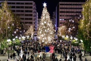Η υποδοχή του νέου έτους στο Σύνταγμα – Live η γιορτινή εκδήλωση