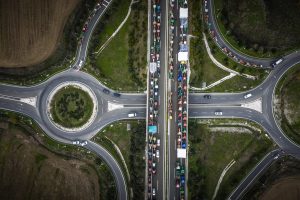 Αγροτικές κινητοποιήσεις: Mετ’ εμποδίων η πρωτοχρονιάτικη έξοδος των εκδρομέων – Το «Plan B» της κυβέρνησης