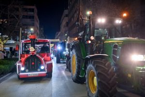 «Πρωτοχρονιάτικο ρεβεγιόν» με κινητοποιήσεις: Πού υπάρχουν μπλόκα – Κρίσιμη πανελλαδική σύσκεψη στα Μάλγαρα