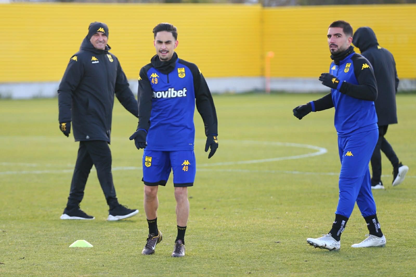 &Pi;&rho;&omicron;&pi;ό&nu;&eta;&sigma;&eta; &mu;&epsilon; &Mu;&pi;&omicron;&upsilon;&sigma;&alpha;ΐ&nu;&tau;, &Delta;ώ&nu;&eta;... &kappa;&alpha;&iota; &Kappa;&alpha;&rho;&upsilon;&pi;ί&delta;&eta;