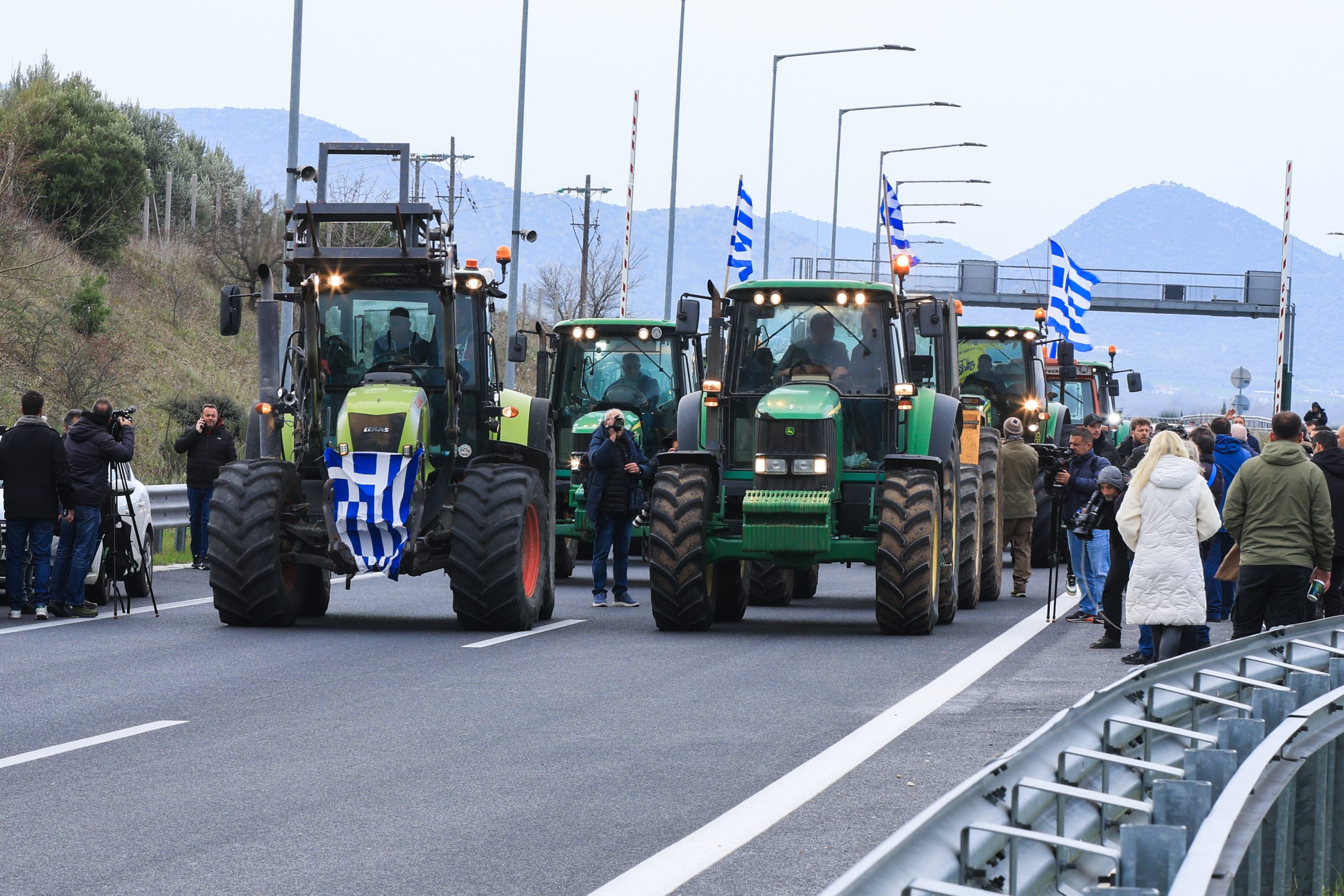 &Eta; &kappa;&upsilon;&beta;έ&rho;&nu;&eta;&sigma;&eta; &epsilon;&pi;&iota;&mu;έ&nu;&epsilon;&iota; &sigma;&tau;&iota;&sigmaf; &laquo;&kappa;ό&kappa;&kappa;&iota;&nu;&epsilon;&sigmaf; &gamma;&rho;&alpha;&mu;&mu;έ&sigmaf;&raquo; &tau;&eta;&sigmaf;