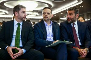 ΠΑΣΟΚ: Ξορκίζουν τη φαγωμάρα και την εσωστρέφεια