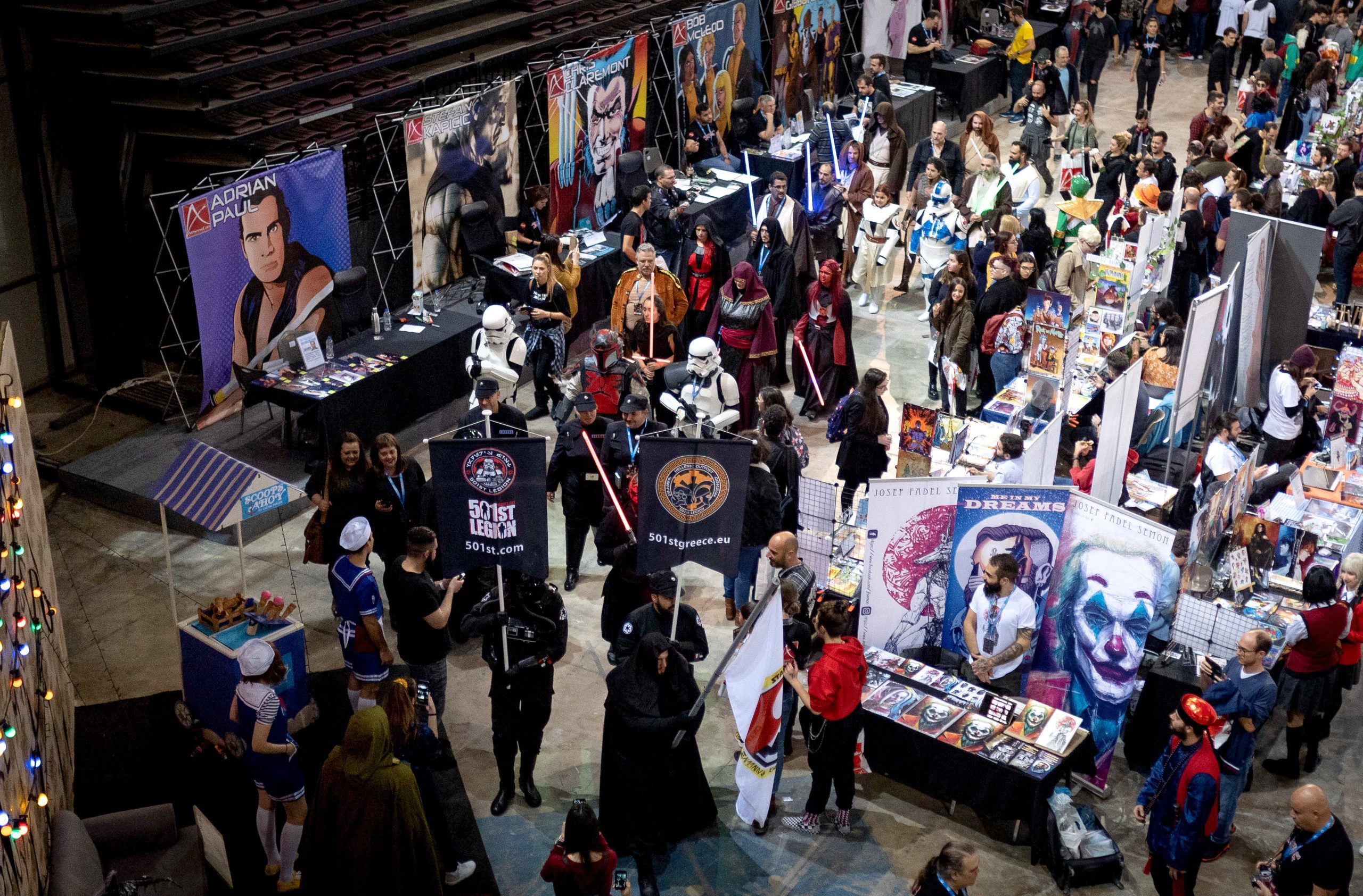 Athens con: &Rho;&alpha;&nu;&tau;&epsilon;&beta;&omicron;ύ &mu;&epsilon; &sigma;&chi;&epsilon;&delta;&iota;&alpha;&sigma;&tau;έ&sigmaf; &kappa;ό&mu;&iota;&kappa;&sigmaf; &tau;&eta;&sigmaf; Marvel, &tau;&eta;&sigmaf; DC &kappa;&alpha;&iota; &tau;&eta;&sigmaf; Disney