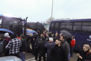 Σέρρες: Βίντεο από το σπάσιμο του αστυνομικού φραγμού πριν το τελωνείο Προμαχώνα