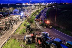 Σφίγγουν τον κλοιό των μπλόκων οι αγρότες – Ο χάρτης με τα 54 σημεία αποκλεισμού