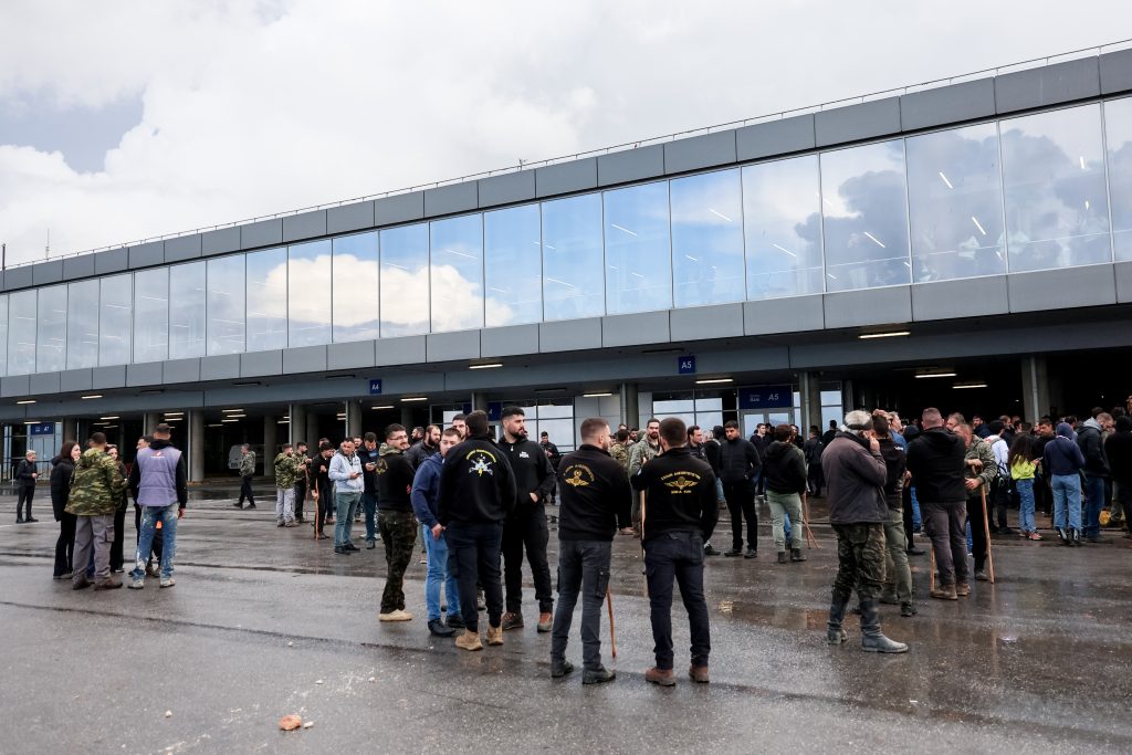 Αγρότες στο αεροδρόμιο