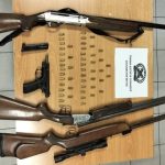 Συναγερμός στα Άνω Λιόσια: Εντοπίστηκαν οπλοστάσιο σε σπίτι – Τρεις συλλήψεις