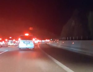 Απίστευτη ταλαιπωρία για τους εξοδούχους των εορτών στην Αθηνών – Λαμίας λόγω έργων (βίντεο)