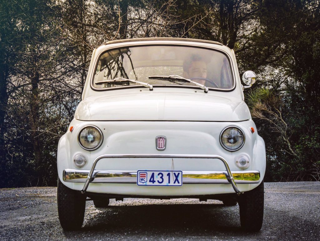 Τι αυτοκίνητα οδηγούν οι πιλότοι της Formula1 εκτός πίστας; Ποιος έχει έρωτα με Fiat 500 του 60