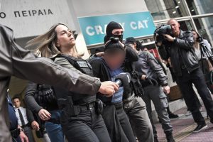 Σαλαμίνα: «Ανατριχίλα» από το νέο βίντεο ντοκουμέντο από τα γενέθλια της 75χρονης