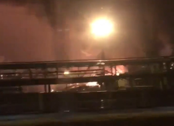 Ουκρανικό πλήγμα σε ένα από τα μεγαλύτερα ρωσικά διυλιστήρια – Δείτε βίντεο