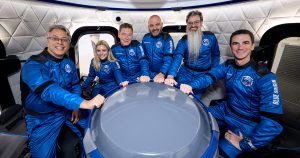 Πρώτη πτήση στο διάστημα από άτομο σε αναπηρικό αμαξίδιο – «Αποτελεί έμπνευση για εκατομμύρια ανθρώπους»