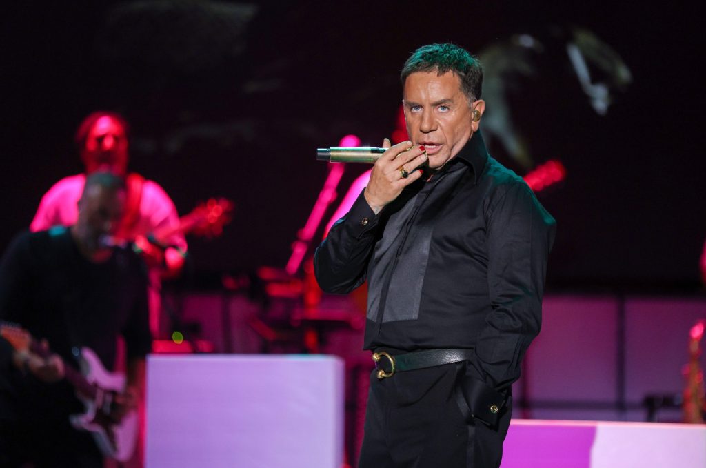 Μήνυση κατά του Γιώργου Μαζωνάκη: Τι υποστηρίζει ο 21χρονος – Για εκβιασμό μιλά ο τραγουδιστής