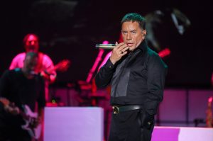 Μήνυση κατά του Γιώργου Μαζωνάκη: Τι υποστηρίζει ο 21χρονος – Για εκβιασμό μιλά ο τραγουδιστής