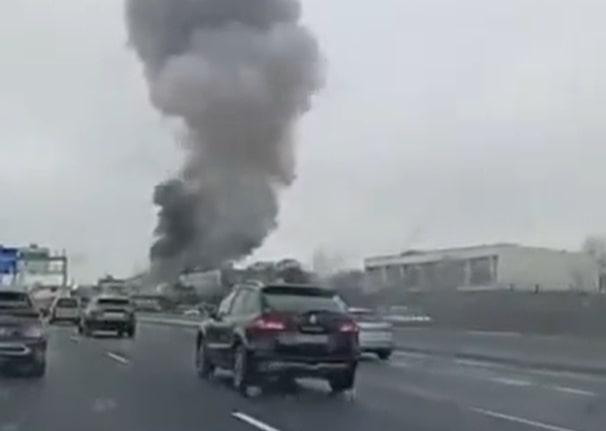 Γαλλία: Έκρηξη σε εργοστάσιο κοντά στη Λυών – Τουλάχιστον τέσσερις τραυματίες, οι δύο σε σοβαρή κατάσταση (βίντεο)