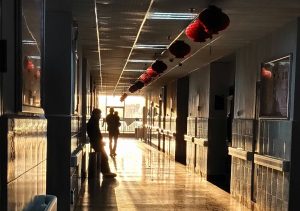 Δημογραφικό: Η πληθυσμιακή πυραμίδα Ελλήνων και αλλοδαπών – Γεννήσεις, θάνατοι και το κρίσιμο 7,1%