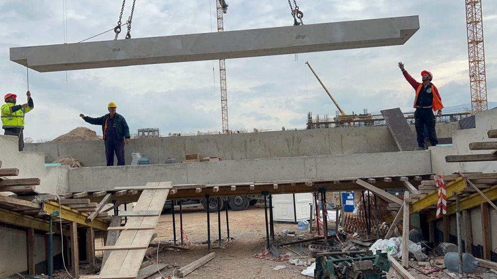 Μπήκαν οι πρώτες κερκίδες στον Βοτανικό 