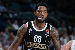 Euroleague: Φανταστικός ο Τζόουνς, αλλά η Παρτίζαν έχασε από την Βαλένθια (86-73)